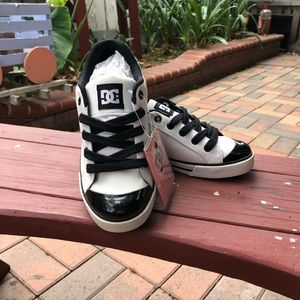 New size 7 DC shoes